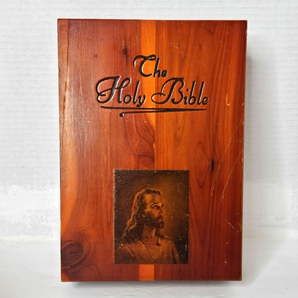 Wooden Vintage Cedar Holy Bible Box Holder with Picture of Jesus - Picture 1 of 7